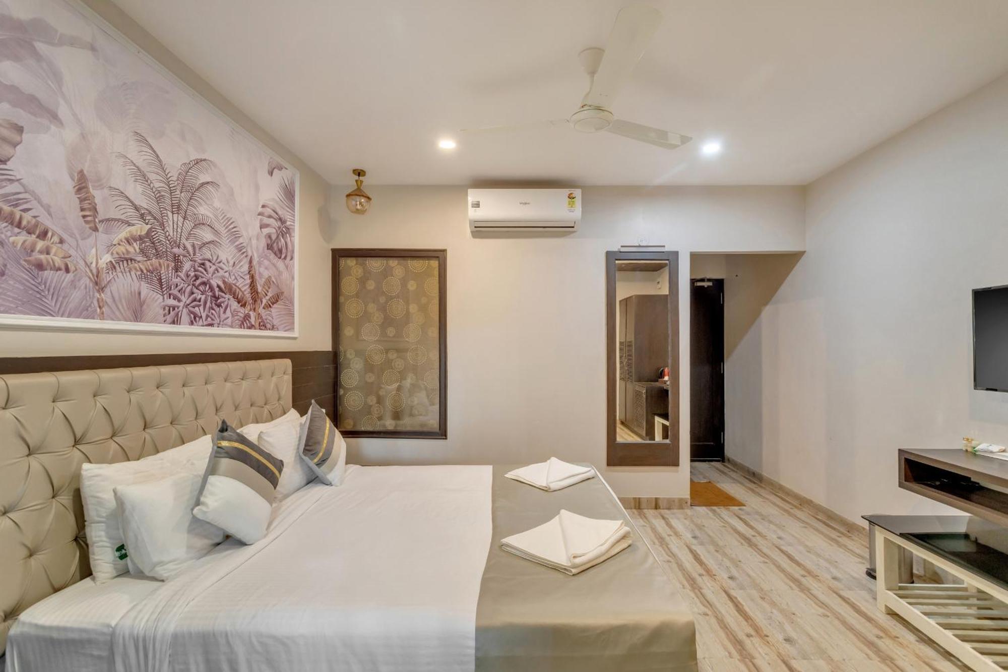Skon Morjim Beach Resort By Orion Hotels Old Goa Exteriör bild